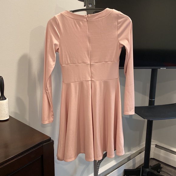 Guess Long Sleeve Dress Medium Mauve Color. Really beautiful. Used once. - Picture 5 of 11